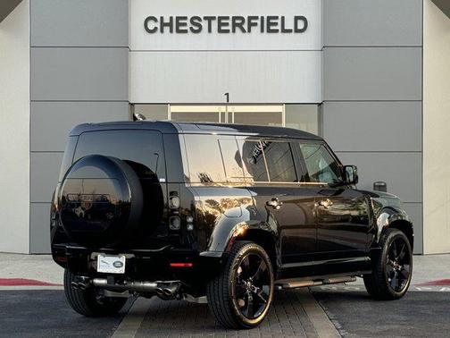 2025 Land Rover Defender 110 V8