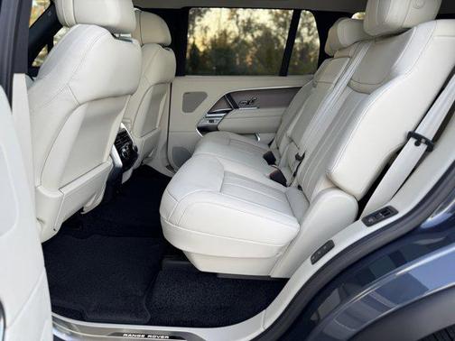2025 Land Rover Range Rover P400 SE 7 Seat