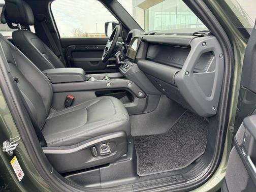 2026 Land Rover Defender P400 X-Dynamic SE