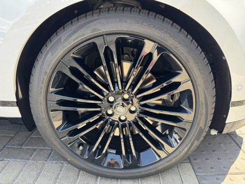 2026 Land Rover Range Rover Velar P400 Dynamic SE