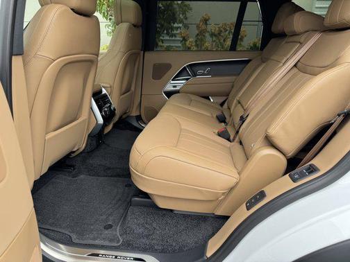 2025 Land Rover Range Rover P530 SE 7 Seat