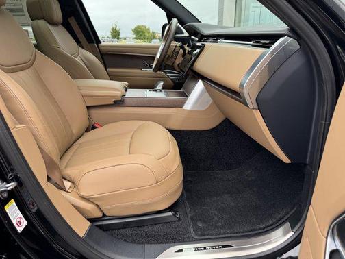 2025 Land Rover Range Rover P400 SE