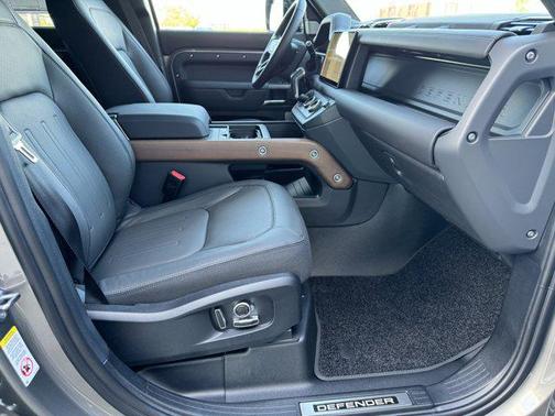 2024 Land Rover Defender 130 P400 X