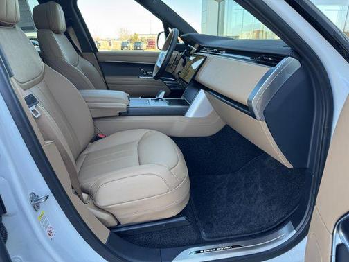 2026 Land Rover Range Rover P400 SE 7 Seat