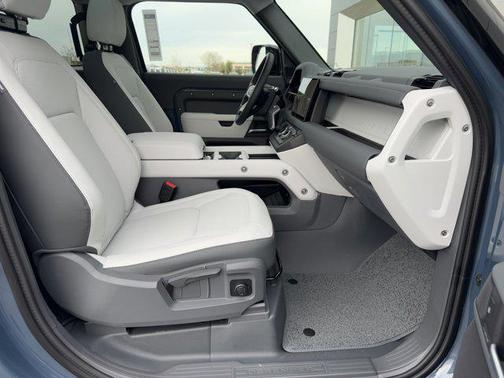 2025 Land Rover Defender 90 P300 S