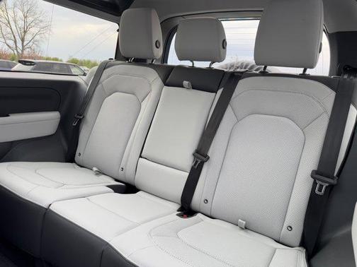 2025 Land Rover Defender 90 P300 S