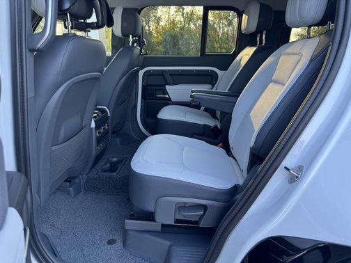 2026 Land Rover Defender V8