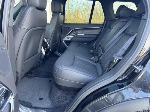 2026 Land Rover Range Rover P550e SE