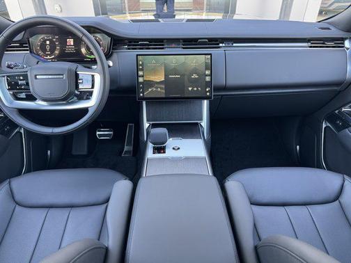 2026 Land Rover Range Rover P550e SE