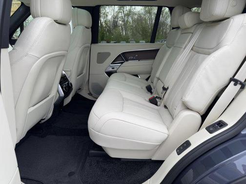 2025 Land Rover Range Rover P530 SE 7 Seat