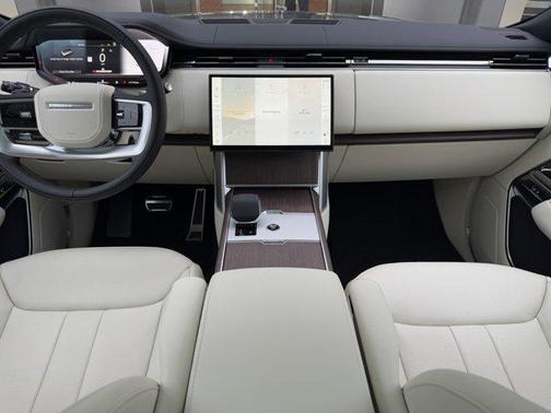 2025 Land Rover Range Rover P530 SE 7 Seat