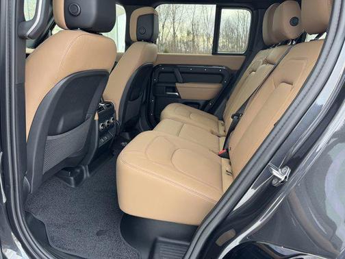 2026 Land Rover Defender P400 X-Dynamic SE