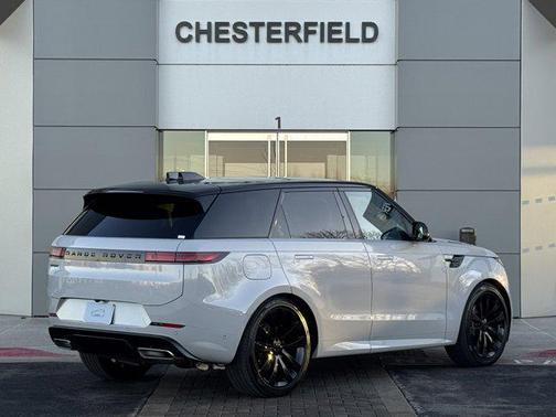 2026 Land Rover Range Rover Sport SE