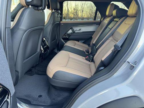 2026 Land Rover Range Rover Sport SE