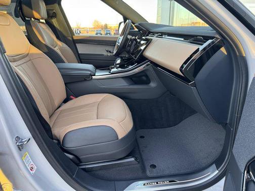 2026 Land Rover Range Rover Sport SE