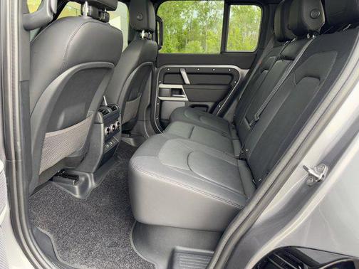 2024 Land Rover Defender 110 P400 X-Dynamic SE