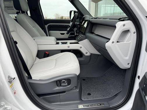 2026 Land Rover Defender X-Dynamic SE