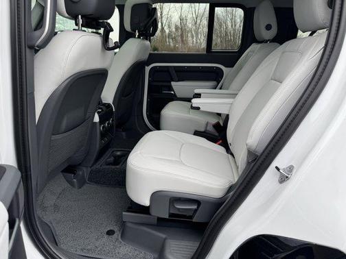 2026 Land Rover Defender X-Dynamic SE