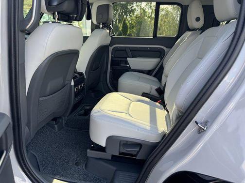 Borasco Grey Metallic 2026 Land Rover Defender X-Dynamic SE