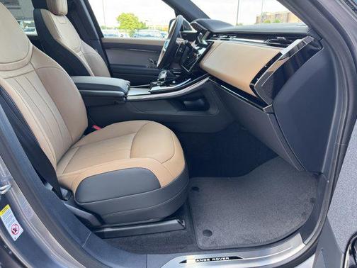 2025 Land Rover Range Rover Sport SE