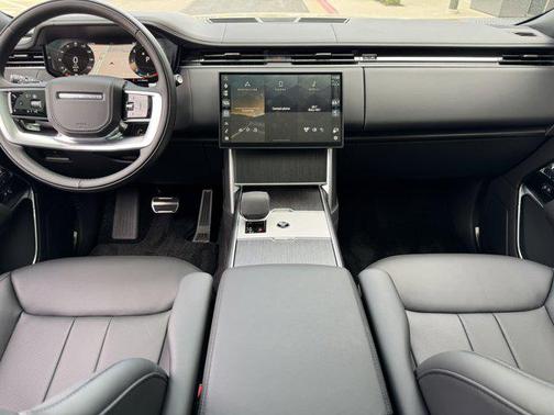 2025 Land Rover Range Rover P400 SE 7 Seat