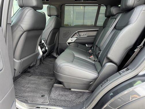 2025 Land Rover Range Rover P400 SE 7 Seat