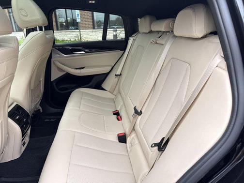 2022 BMW X4 xDrive30i