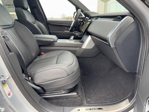 2025 Land Rover Range Rover P550e SE