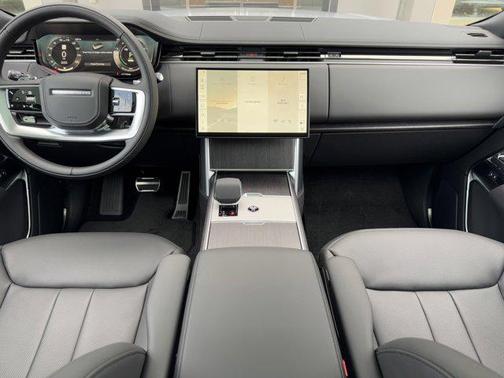 2025 Land Rover Range Rover P550e SE