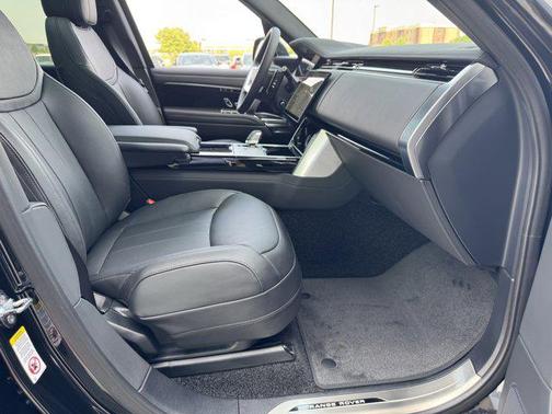 2025 Land Rover Range Rover P400 SE