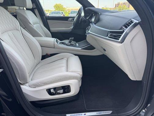 2022 BMW X7 M50i
