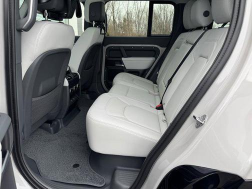 2026 Land Rover Defender X-Dynamic SE