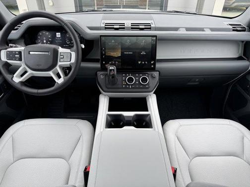 2026 Land Rover Defender X-Dynamic SE