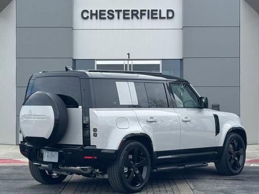 2026 Land Rover Defender X-Dynamic SE