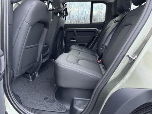 2025 Land Rover Defender 110 P300
