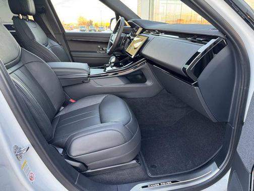 2026 Land Rover Range Rover Sport SE