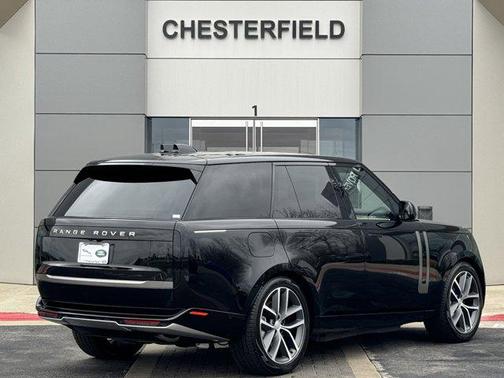 2025 Land Rover Range Rover P550e SE