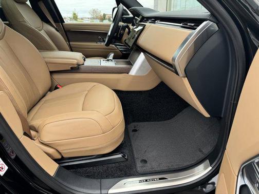 2025 Land Rover Range Rover P550e SE