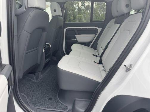 2025 Land Rover Defender 110 P300
