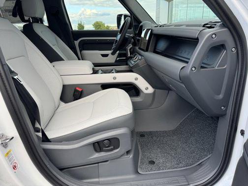 2025 Land Rover Defender 110 P300