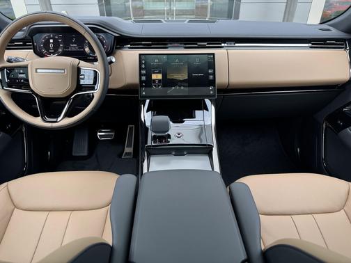 British Racing Green SV Bespoke Ultra Met Gloss 2026 Land Rover Range Rover Sport SE