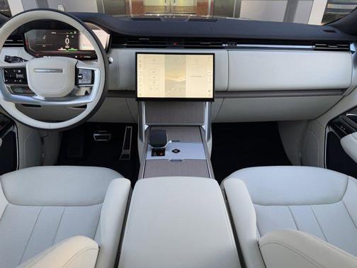 2025 Land Rover Range Rover P550e SE