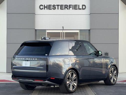 2025 Land Rover Range Rover P550e SE