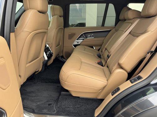 2025 Land Rover Range Rover P400 SE 7 Seat