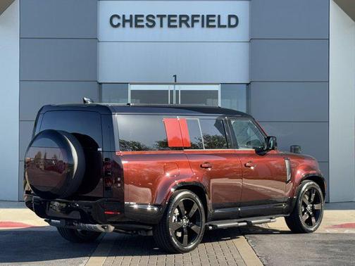 2025 Land Rover Defender 130 P400 X-Dynamic SE