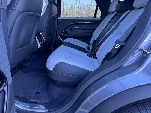 2025 Land Rover Range Rover Sport SE