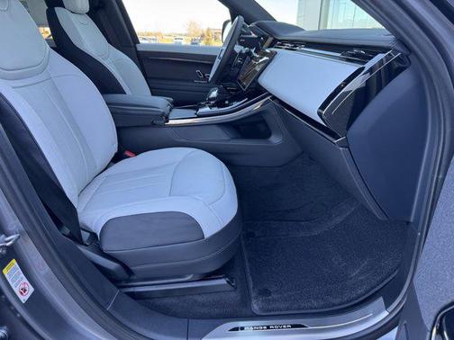 2025 Land Rover Range Rover Sport SE