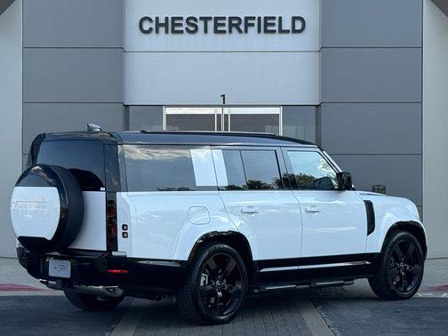 2025 Land Rover Defender 130 P400 X-Dynamic SE