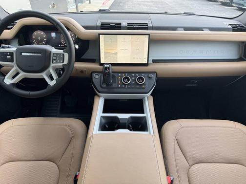 2025 Land Rover Defender 130 P400 X-Dynamic SE