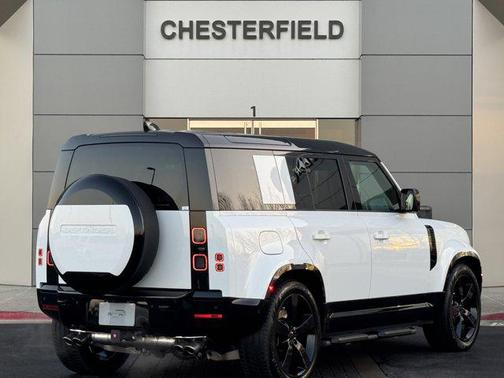 2026 Land Rover Defender 110 V8